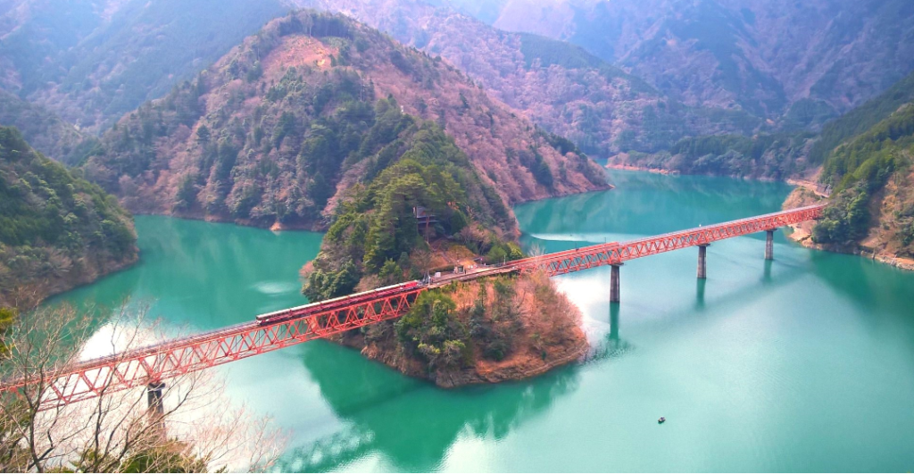 TVでもよく紹介される「奥大井湖上駅」